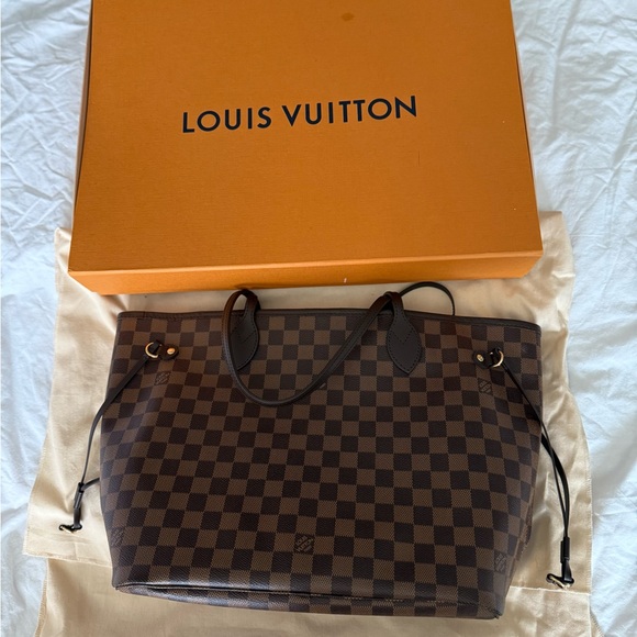 Authentic Louis Vuitton Neverdull MM Tote - Picture 5 of 10